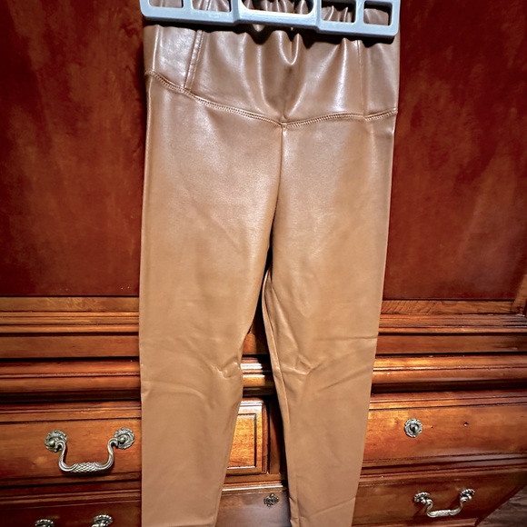 Wilfred Free Daria Pant
Size XS
C$78 C$138
Excellent condition no flaws
Skinny - Picture 7 of 13